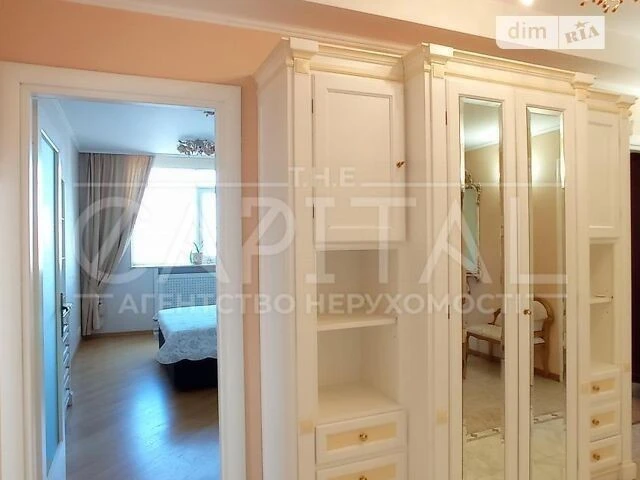 Sale of 3-room apartment 130 sq. m. on Predslavynska Street 31/11 •