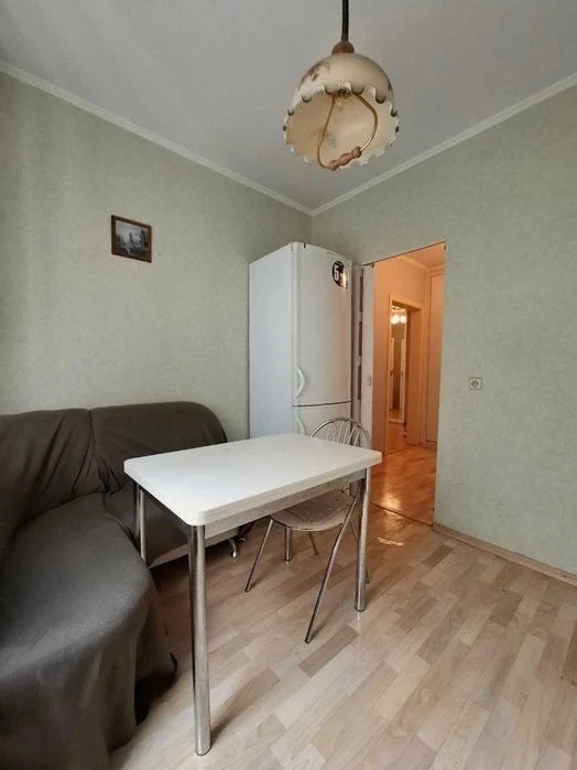 3-room apartment for sale with renovation, Teremky metro station 2 minutes walk