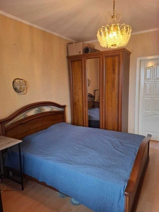 3-room apartment for sale with renovation, Teremky metro station 2 minutes walk