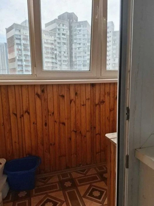 3-room apartment for sale with renovation, Teremky metro station 2 minutes walk