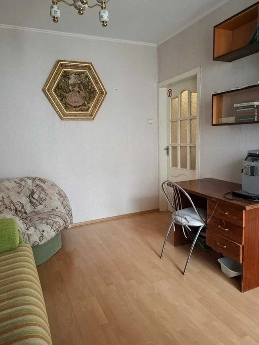 3-room apartment for sale with renovation, Teremky metro station 2 minutes walk
