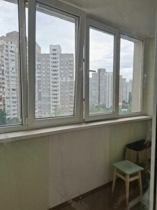 3-room apartment for sale with renovation, Teremky metro station 2 minutes walk