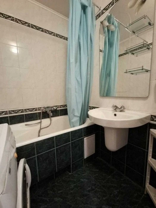 3-room apartment for sale with renovation, Teremky metro station 2 minutes walk