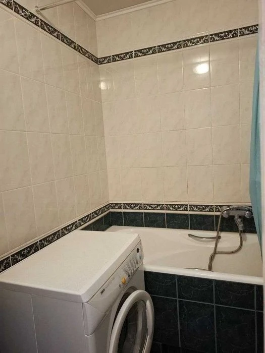 3-room apartment for sale with renovation, Teremky metro station 2 minutes walk