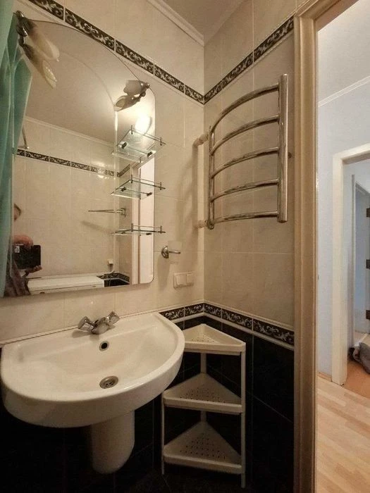3-room apartment for sale with renovation, Teremky metro station 2 minutes walk