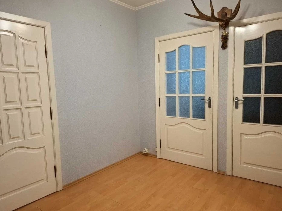 3-room apartment for sale with renovation, Teremky metro station 2 minutes walk
