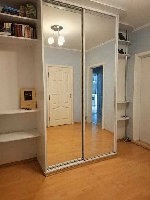 3-room apartment for sale with renovation, Teremky metro station 2 minutes walk