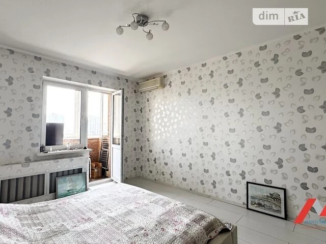 Sale of 2-room apartment 99.7 sq. m on Mykoly Bazhana Avenue 1M • I