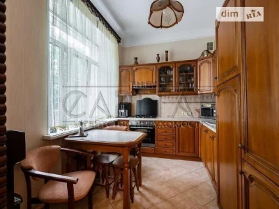 Sale of 4-room apartment 111 sq. m. on Mykola Mikhnovsky Blvd. 7 •