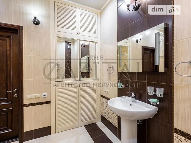 Sale of 4-room apartment 111 sq. m. on Mykola Mikhnovsky Blvd. 7 •