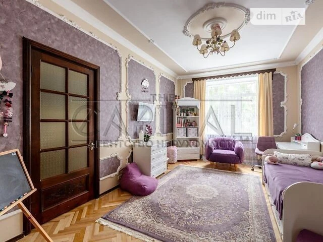 Sale of 4-room apartment 111 sq. m. on Mykola Mikhnovsky Blvd. 7 •