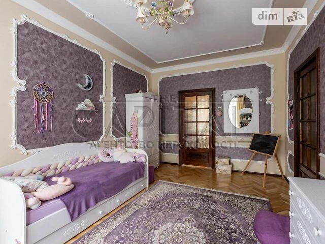 Sale of 4-room apartment 111 sq. m. on Mykola Mikhnovsky Blvd. 7 •