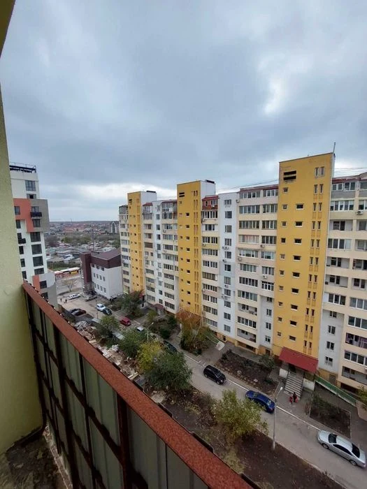Продам 1-ком.квартиру на ул.Сахарова в доме с солнечными.