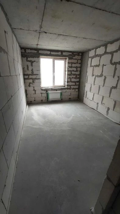 Продам 1-ком.квартиру на ул.Сахарова в доме с солнечными.