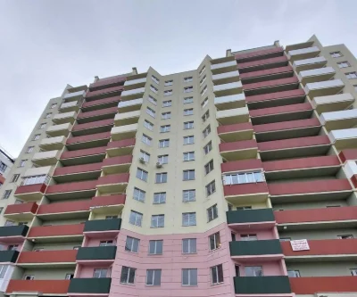 Продам 1-ком.квартиру на ул.Сахарова в доме с солнечными.