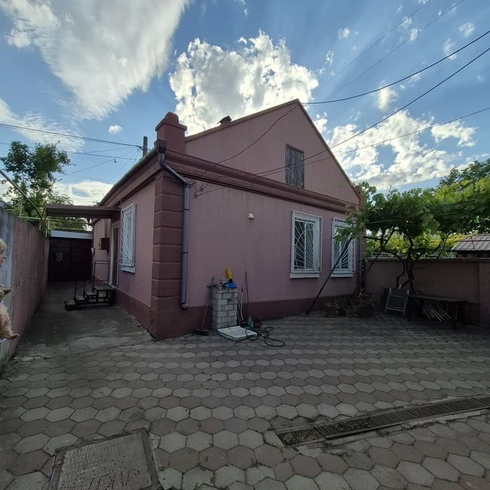 Дом возле базара на Слободке 65 м², свой двор, гараж. П