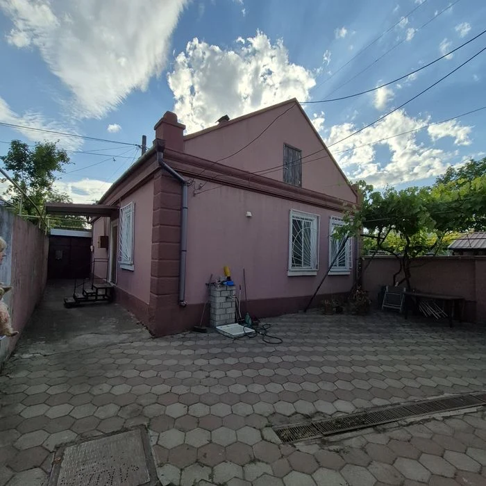 Дом возле базара на Слободке 65 м², свой двор, гараж. П