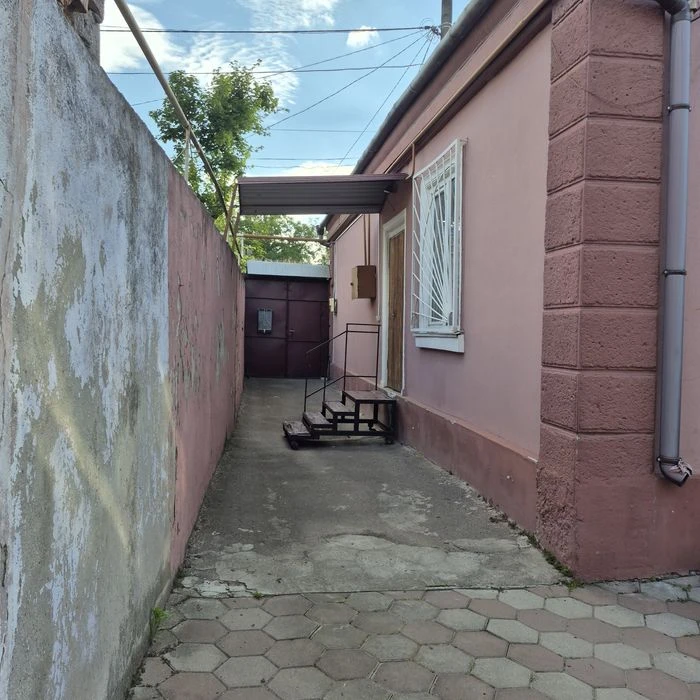 Дом возле базара на Слободке 65 м², свой двор, гараж. П