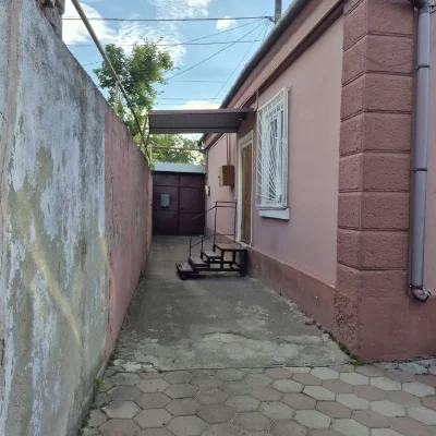 Дом возле базара на Слободке 65 м², свой двор, гараж. П