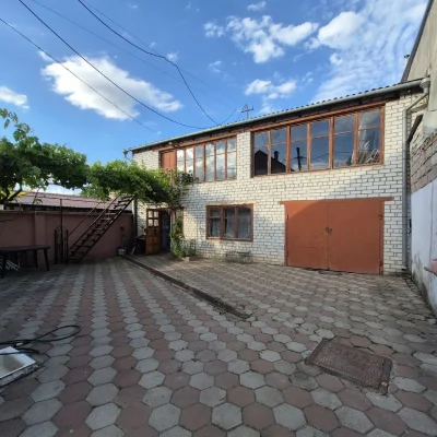 Дом возле базара на Слободке 65 м², свой двор, гараж. П