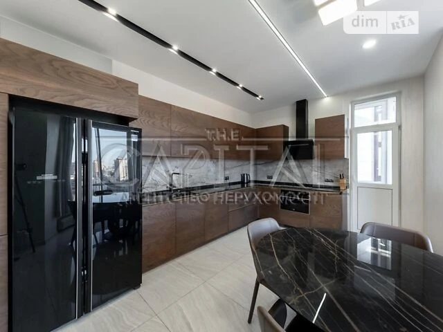 Sale of 4-room apartment 200 sq. m on Vasylya Tyutyunnyka 37/1 •