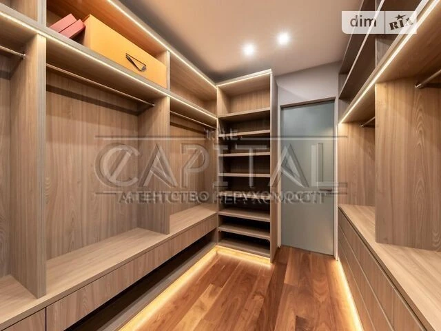 Sale of 4-room apartment 200 sq. m on Vasylya Tyutyunnyka 37/1 •