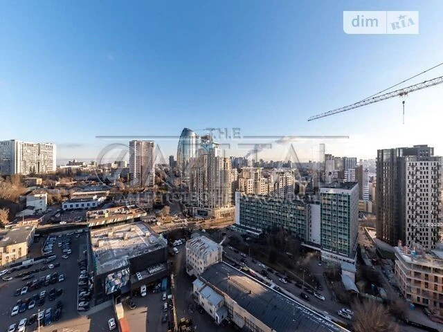 Sale of 4-room apartment 200 sq. m on Vasylya Tyutyunnyka 37/1 •