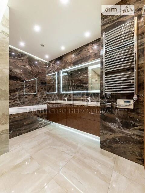 Sale of 4-room apartment 200 sq. m on Vasylya Tyutyunnyka 37/1 •