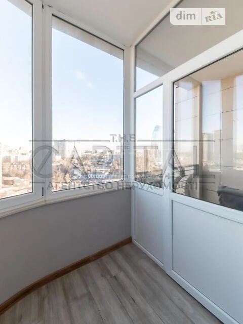 Sale of 4-room apartment 200 sq. m on Vasylya Tyutyunnyka 37/1 •