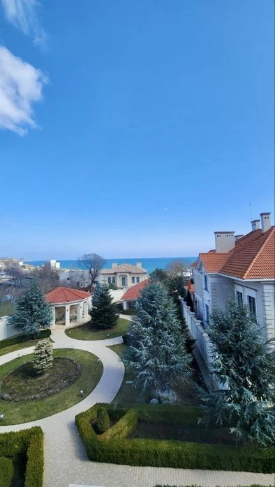 Особняк уровня private estate в Совиньоне. Вид на море, спа