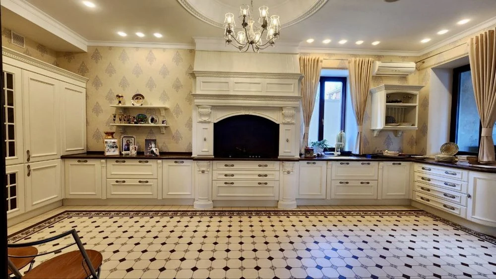 Особняк уровня private estate в Совиньоне. Вид на море, спа