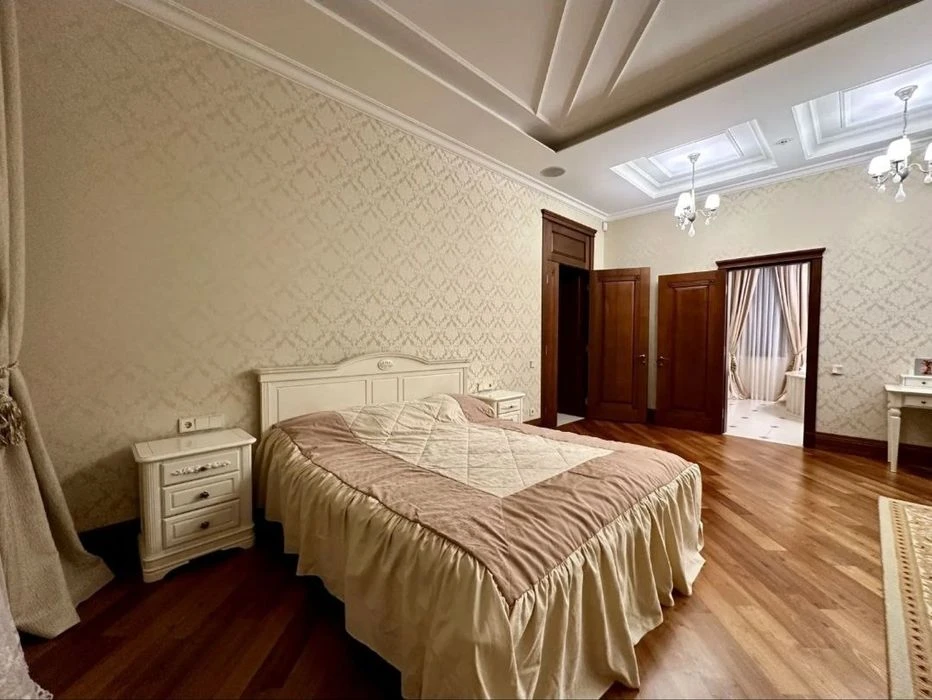 Особняк уровня private estate в Совиньоне. Вид на море, спа
