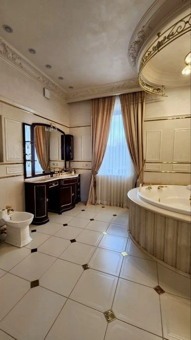 Особняк уровня private estate в Совиньоне. Вид на море, спа