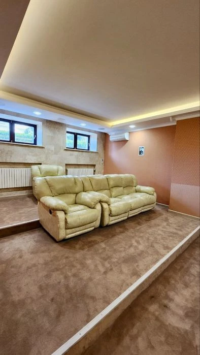 Особняк уровня private estate в Совиньоне. Вид на море, спа