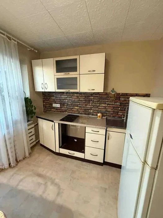 Продам просторную 1 комнатную квартиру 41 кв.м. на Б. Славы