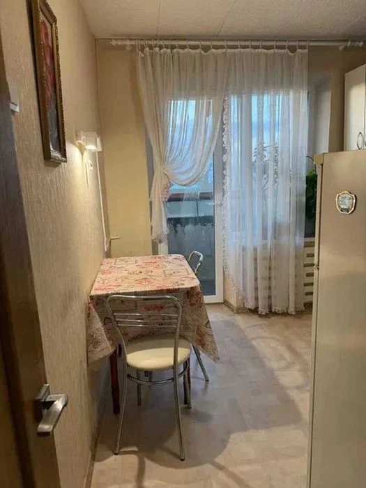 Продам просторную 1 комнатную квартиру 41 кв.м. на Б. Славы