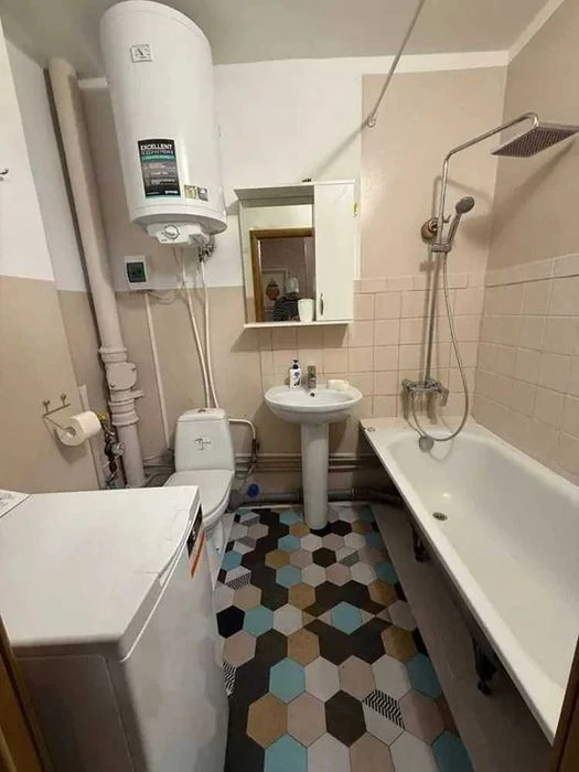 Продам просторную 1 комнатную квартиру 41 кв.м. на Б. Славы