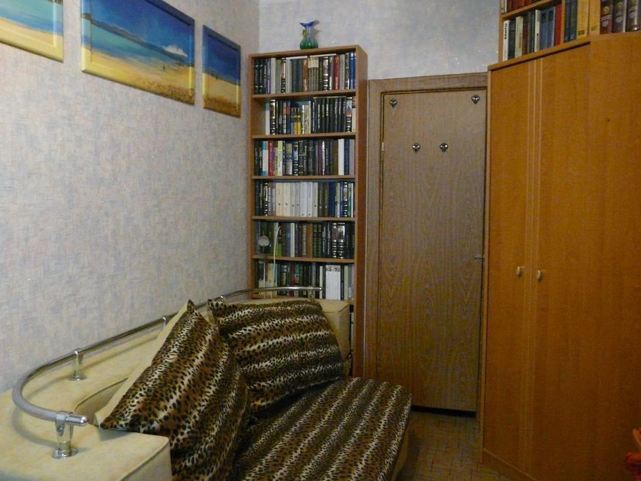 2-room apartment, Nauky Avenue