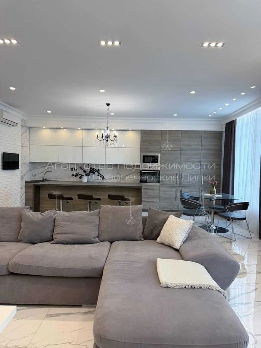 No % sale of a luxurious 3-room apartment in the residential complex "Boulevard Fo"