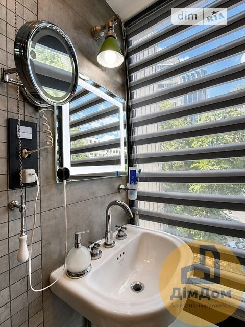 Sale of 2-room apartment 49.5 sq. m. on Velyka Vasylkivska 1 st.