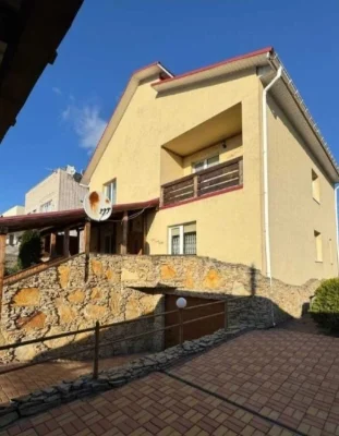 Продаж 2 поверхового будинку на Старому місті