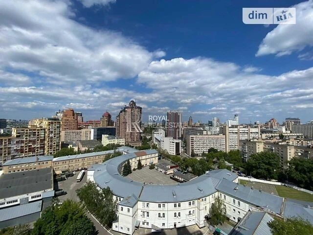 Sale of 2-room apartment 102.7 sq. m. on Konovaltsya Yevhena Str. 44A