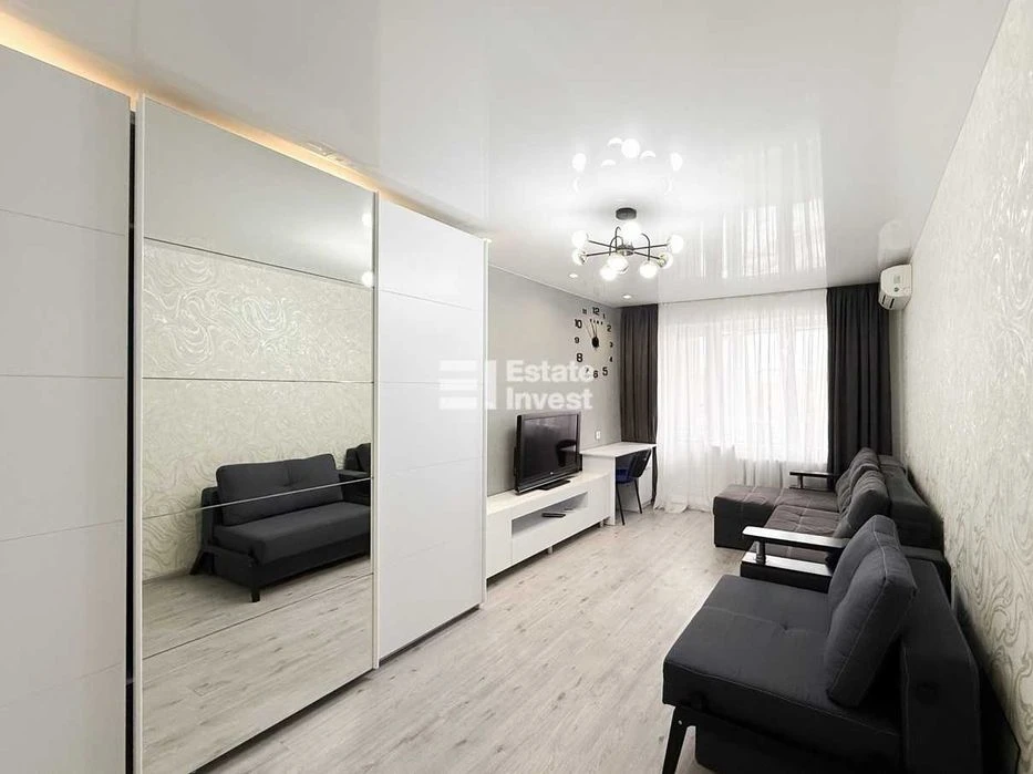 I will sell a 1-room apartment on Traktorostudivnyky Ave., 71D