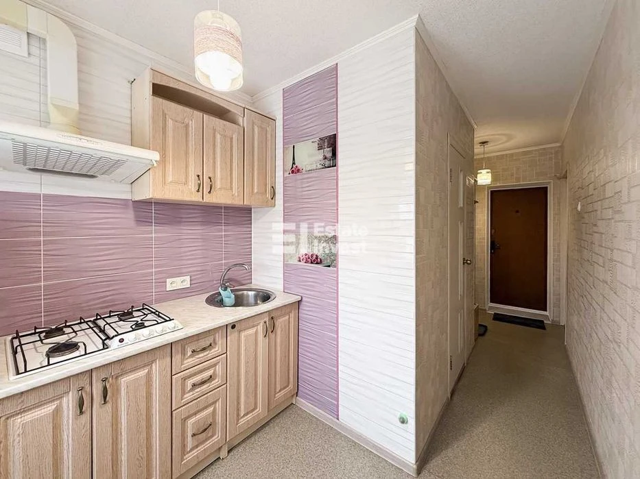 I will sell a 1-room apartment on Traktorostudivnyky Ave., 71D