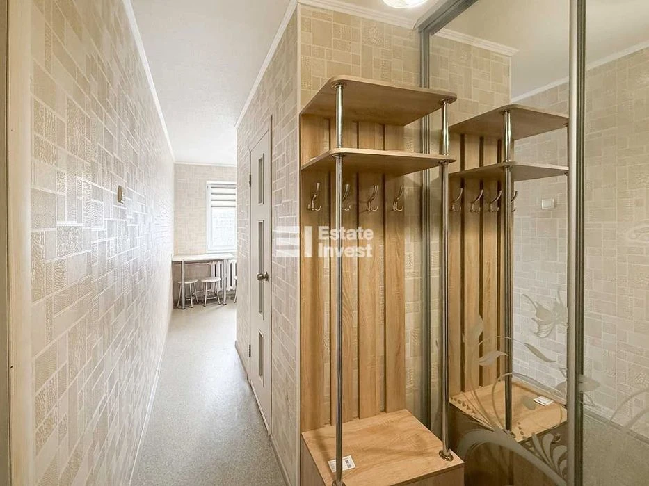 I will sell a 1-room apartment on Traktorostudivnyky Ave., 71D