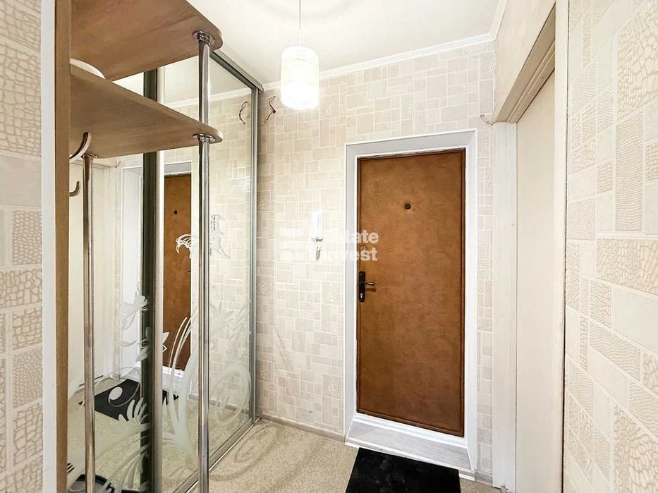 I will sell a 1-room apartment on Traktorostudivnyky Ave., 71D