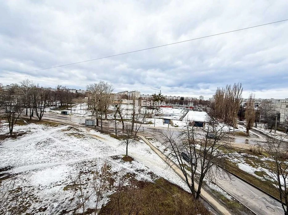 I will sell a 1-room apartment on Traktorostudivnyky Ave., 71D