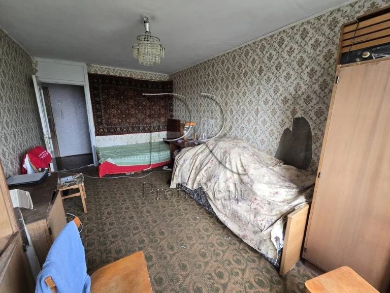 1-room apartment for sale near the metro station Glushkova Avenue 34