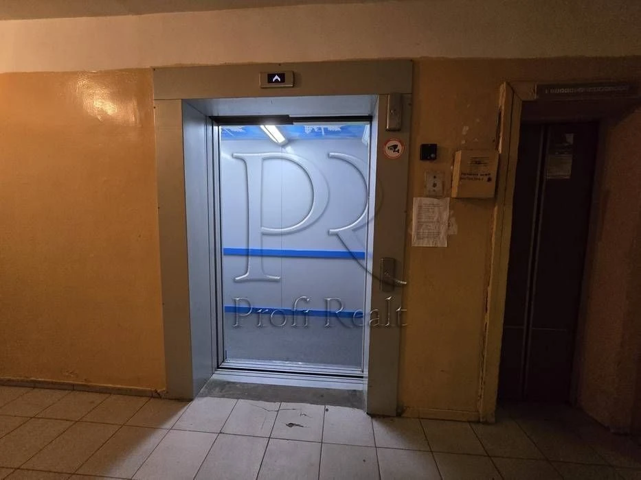 1-room apartment for sale near the metro station Glushkova Avenue 34
