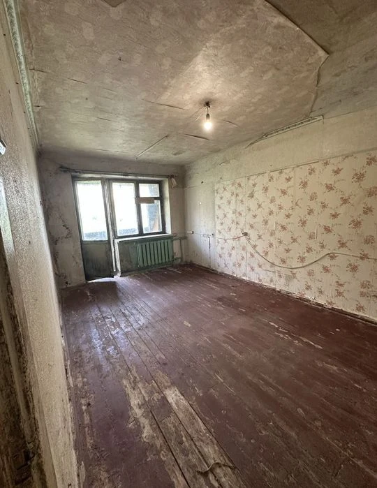One-room apartment for sale for renovation on Zernova Street